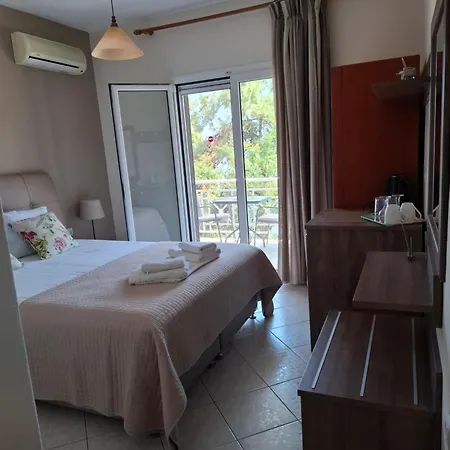 Giannis αdults Only كوينيرا