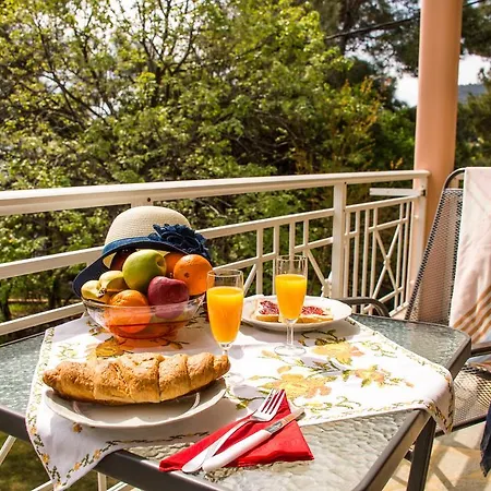 Giannis αdults Only كوينيرا