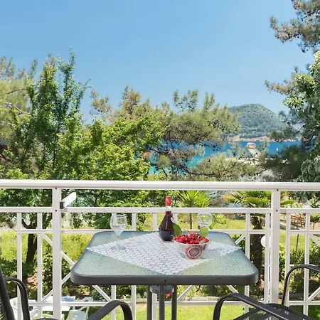 Giannis αdults Only 3* كوينيرا