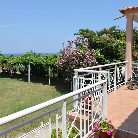 Giannis αdults Only Guest house Koinira