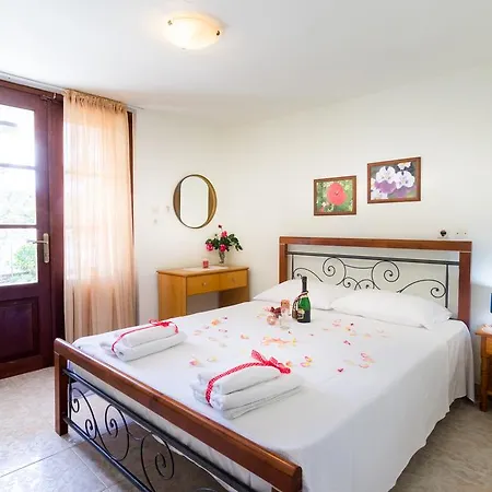Giannis αdults Only Guest house Koinira